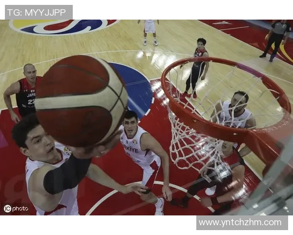 西安篮球队在世界杯中的耐力表现分析与赛场精彩瞬间回顾